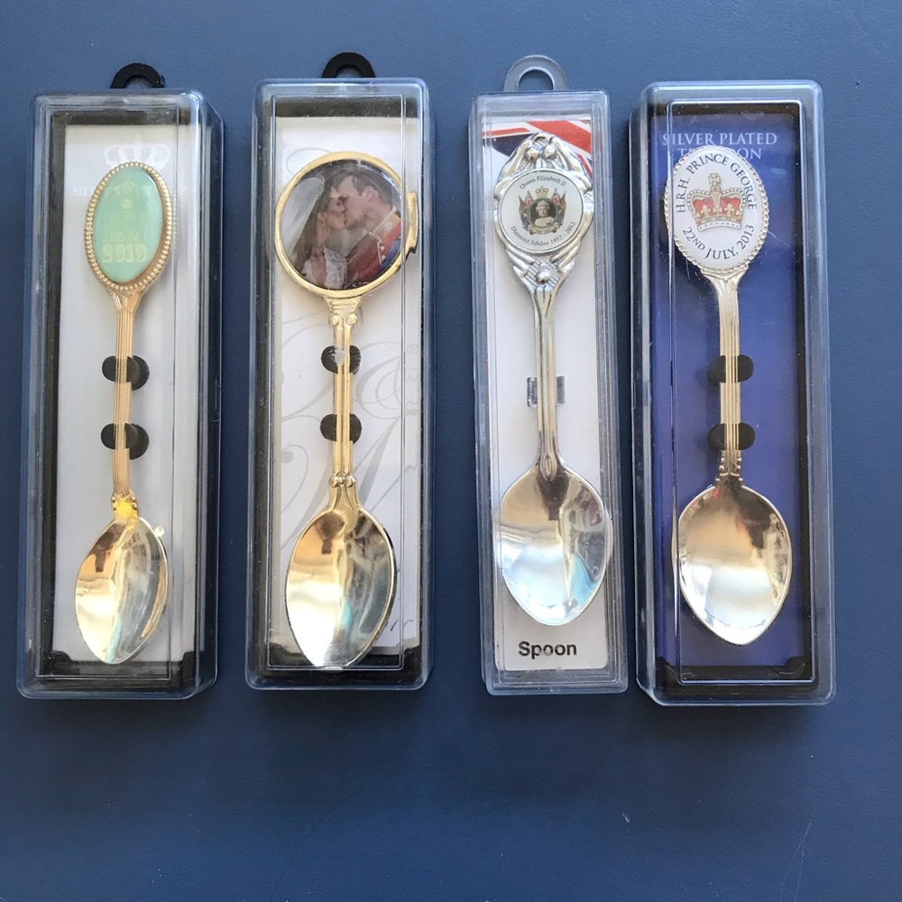 Set Of 4 Royal Memorabilia Teaspoons